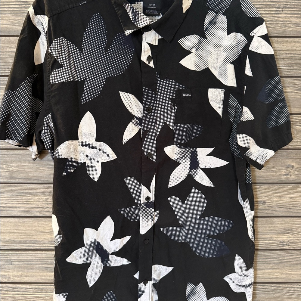 TWO RVCA  Men’s Hawaiian Button Down Shirts